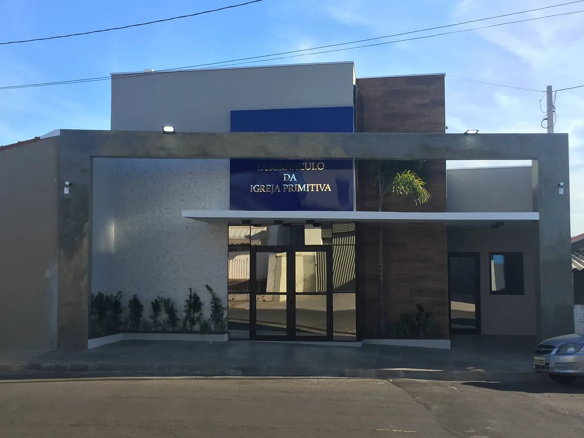 Fachada entregue da Igreja Primitiva